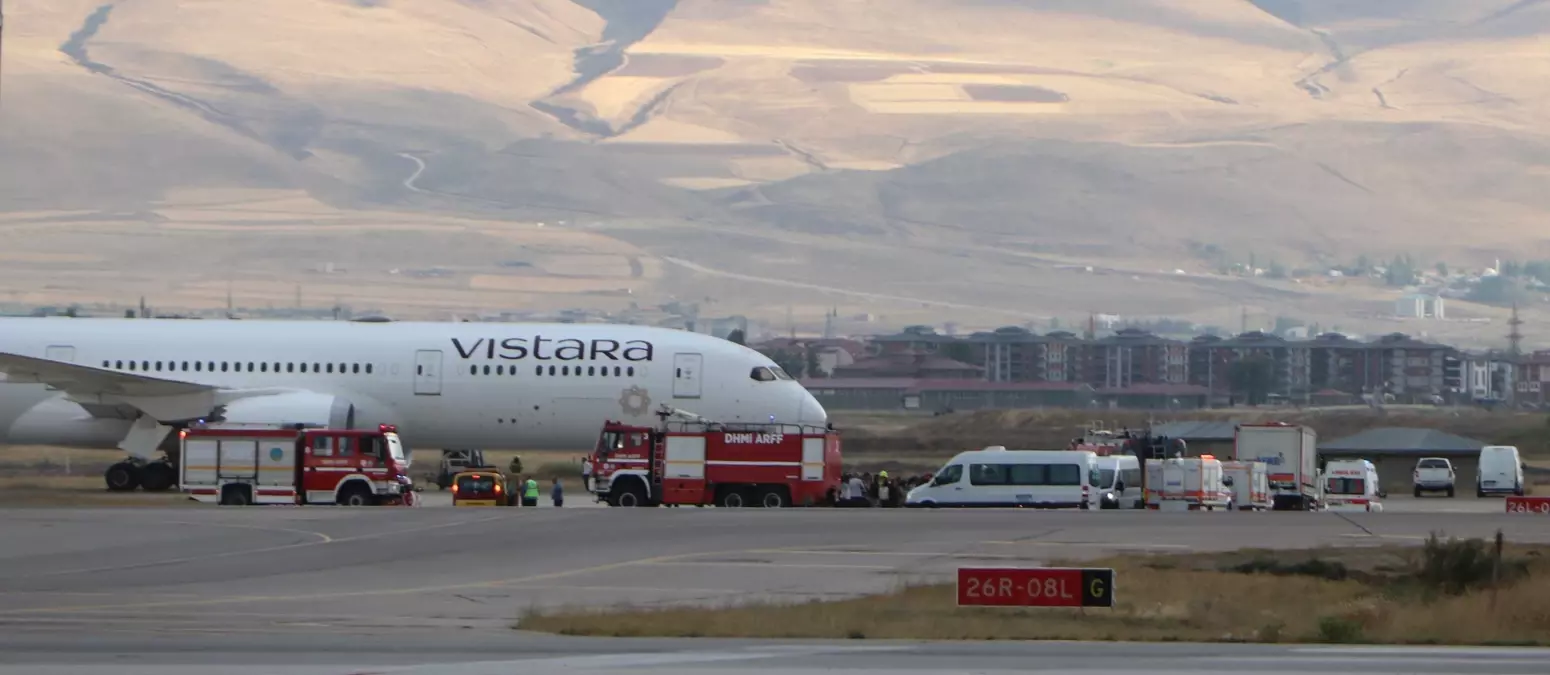 Air Vistara Uçağı Erzurum’a İniş Yaptı