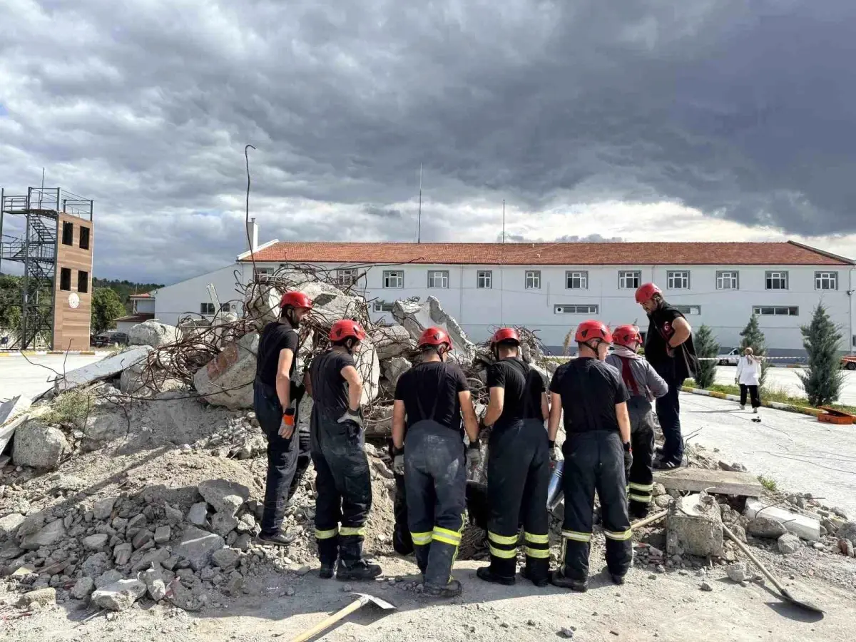 Çorum’da Arama Kurtarma Ekibi Gerçeği Aratmayacak Tatbikat Gerçekleştirdi