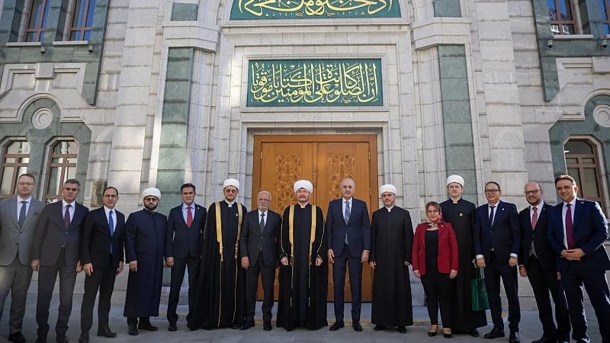 TBMM Başkanı Kurtulmuş’tan Moskova Merkez Camii’ne ziyaret