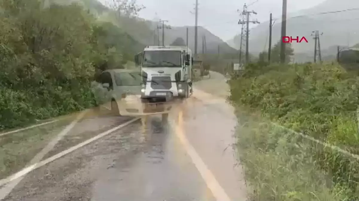 Bartın’da Sağanak: İnkumu Yolu Suyla Doldu